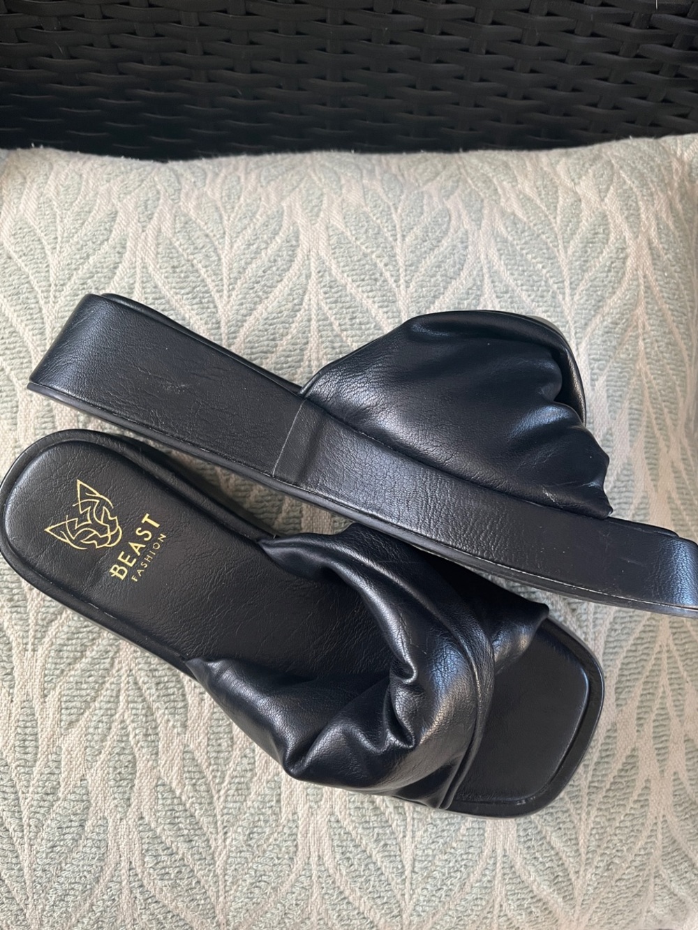 BEAST FASHION Black Twisted Slide Sandals with Padded Upper